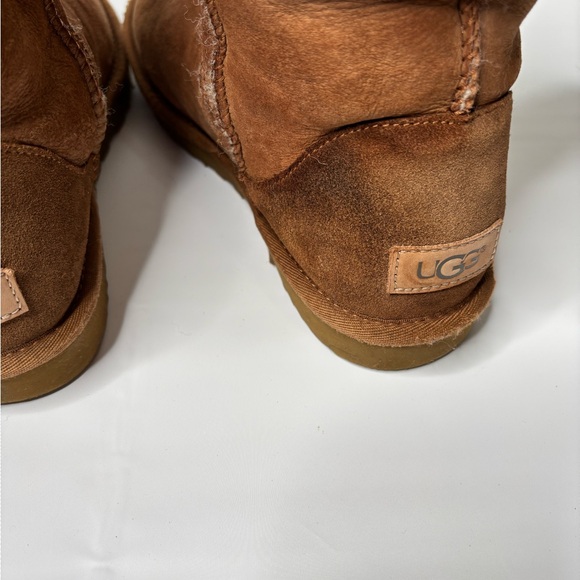 High Uggs - Picture 4 of 9
